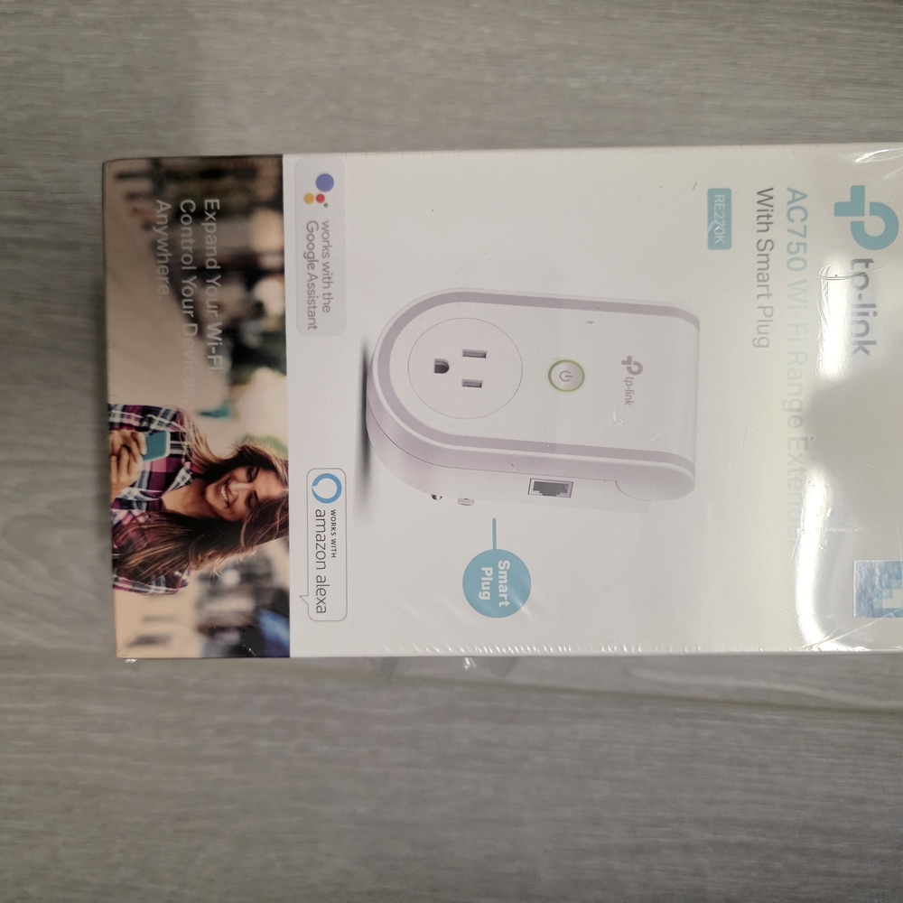 TP-Link AC750 WiFi Extender with Smart Plug - White